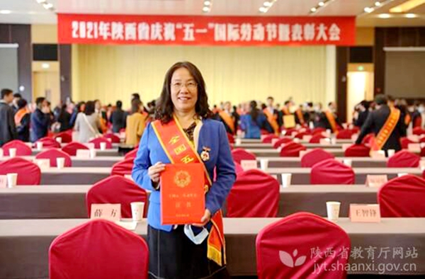 d9c2a850719c4bb28944cf485fd10f4f.jpg 1.jpg