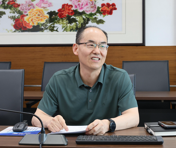 庄世宏讲授专题党课